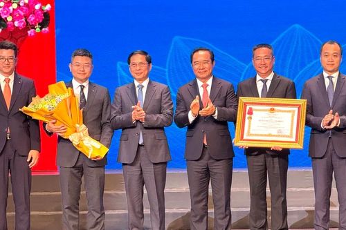 Sở Ngoại vụ TPHCM nhận Huân chương Lao động hạng Nhất