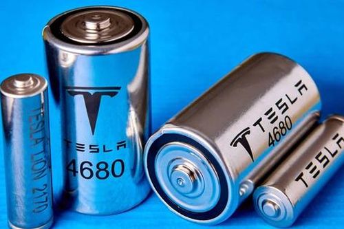 Tesla chưa vội mạo hiểm với pin thể rắn