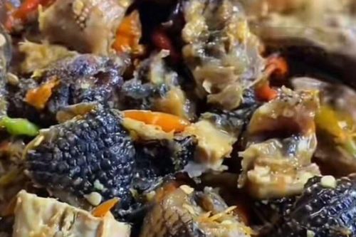 Được người lạ mời ăn cà ri, chị gái sốc toàn tập khi biết loại thịt trong món ăn