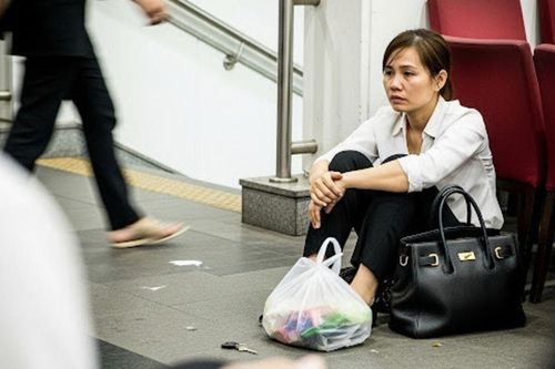 Biết chồng bao nuôi nhân tình bằng tiền của mình, vợ vẫn cam chịu chỉ vì một lý do