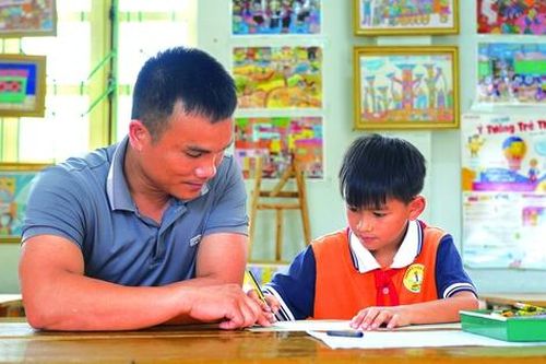 Giúp trẻ em dân tộc thiểu số kể chuyện bằng nét vẽ
