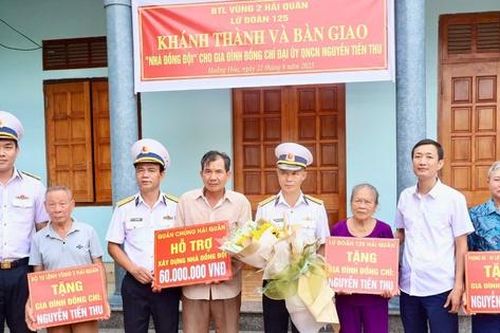 Vùng 2 Hải quân trao tặng 'Nhà đồng đội' cho quân nhân khó khăn