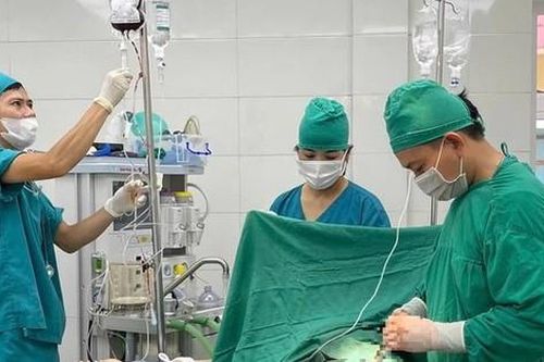 Sản phụ bị vỡ thai ngoài tử cung, công an xã kịp thời hiến máu cứu sống