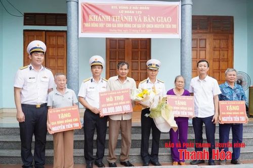 Bàn giao nhà đồng đội cho quân nhân có hoàn cảnh khó khăn