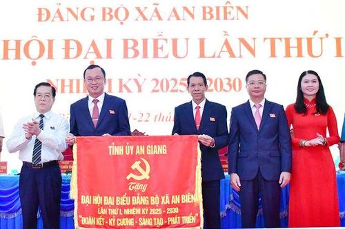 Trưởng ban Tổ chức Tỉnh ủy An Giang Phạm Hoàng Nam dự đại hội Đảng bộ xã An Biên