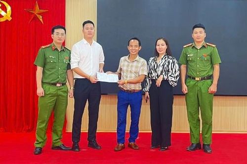 Công an xã Hoàng Vân giúp người dân nhận lại 50 triệu đồng chuyển khoản nhầm