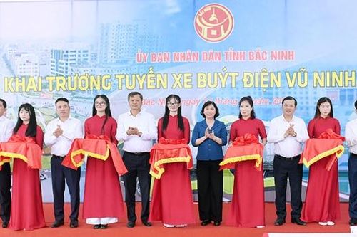 Khai trương tuyến xe buýt điện Vũ Ninh - Bắc Giang
