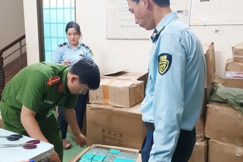 Gia Lai: Phát hiện xe tải chở hàng hóa không hóa đơn, chứng từ