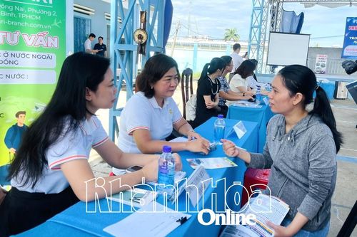 Hơn 160 lao động tham gia phiên giao dịch việc làm tại xã Diên Khánh