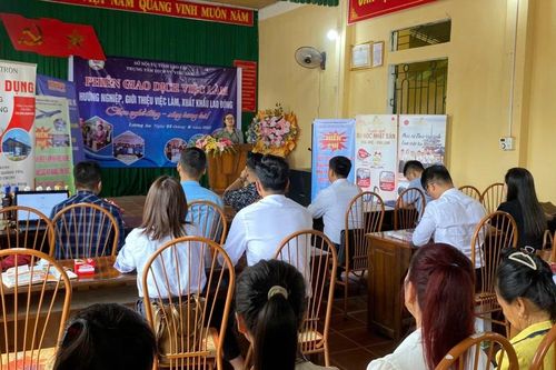 Gần 200 người tham gia phiên giao dịch việc làm lưu động năm 2025