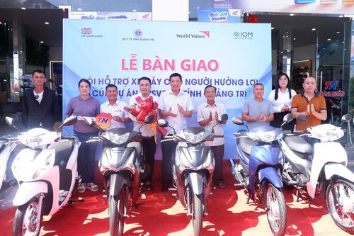 Trao gói hỗ trợ sinh kế cho người di cư trong tình trạng dễ bị tổn thương
