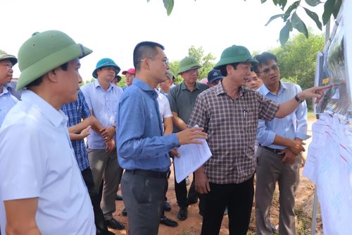 Kiểm tra tình hình thực hiện các dự án đường ven biển
