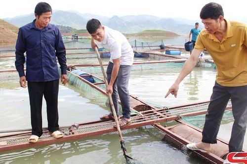Đổi thay bản ven hồ