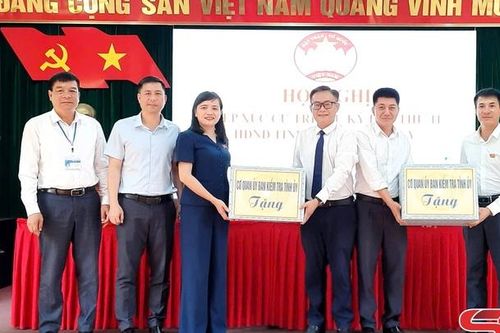Đồng chí Chủ nhiệm Ủy ban Kiểm tra Tỉnh ủy tiếp xúc cử tri các xã Lóng Phiêng và Phiêng Khoài