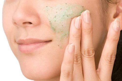 Thu hồi sữa rửa mặt hạt mơ Episode BM Beaumore chứa chất không có trong thành phần công bố