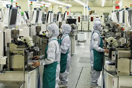 Cushman & Wakefield: Nhiều doanh nghiệp đang tính dịch chuyển cả chuỗi cung ứng sang Việt Nam