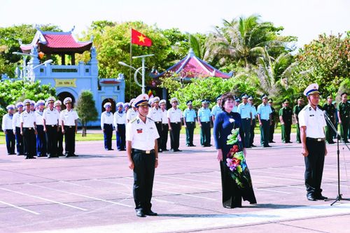 Hồn dân tộc trên từng cánh sóng