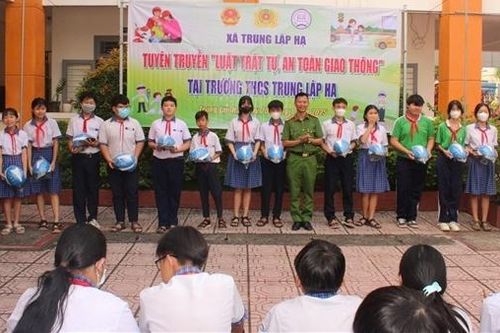 Những người 'truyền lửa' ở cơ sở