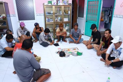 Triệt xóa điểm lắc bầu cua, tạm giữ 43 triệu đồng