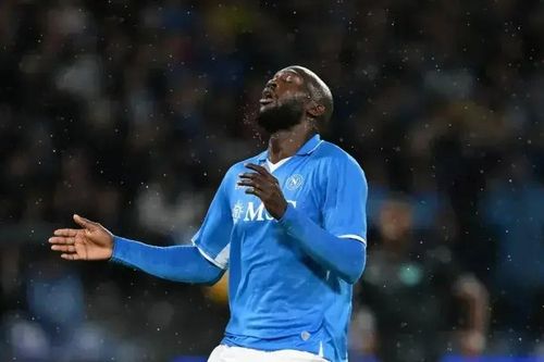Lukaku dính chấn thương, Napoli thiếu hụt tiền đạo