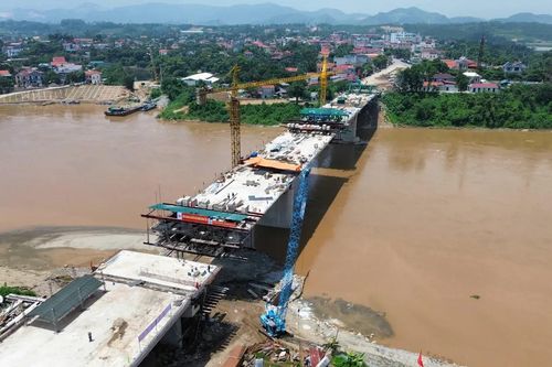 Dự kiến hoàn thành cầu Phong Châu mới vào tháng 10/2025