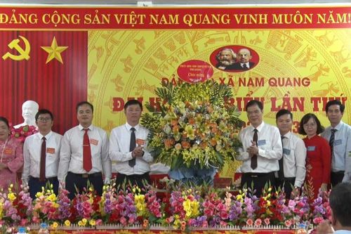 Phó Bí thư Thường trực Tỉnh ủy Vũ Hồng Quang dự và chỉ đạo Đại hội đại biểu Đảng bộ xã Nam Quang lần thứ I
