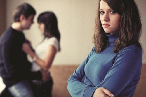 10 năm còng lưng nuôi chồng thất nghiệp, tôi cay đắng phát hiện anh dùng tiền của mình để nuôi gái