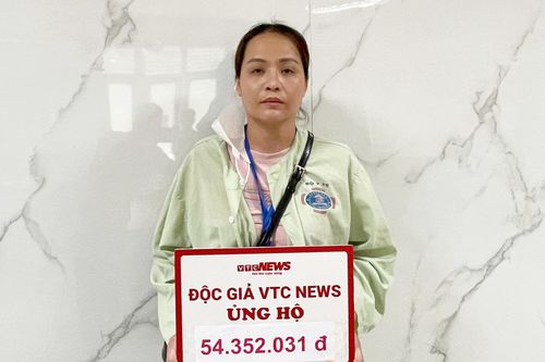 Trao hơn 54 triệu đồng đến bé gái mắc ung thư xương