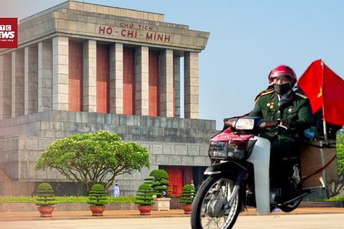 Cựu chiến binh U80 lại một mình lái xe máy ra Hà Nội dự diễu binh 2/9