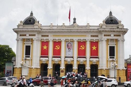 Hà Nội rộn ràng, rực rỡ cờ hoa mừng 80 năm Quốc khánh 2-9