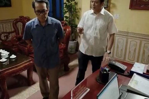 Người dân yêu cầu làm rõ nguyên nhân cá chết hàng loạt, lãnh đạo xã tìm cách né tránh