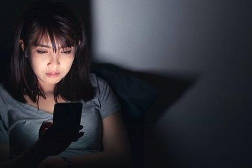 Bạn thân gửi nhầm ảnh cho tôi lúc nửa đêm, ban đầu tôi bật cười, nhưng nhìn kỹ thì rùng mình toát mồ hôi