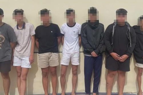 Nhóm 'tuổi teen' liều lĩnh bắt giữ và ép nạn nhân viết giấy nhận nợ