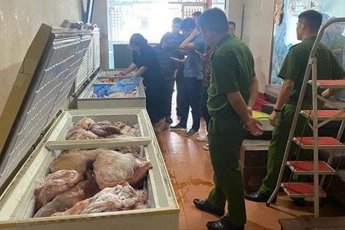 Phát hiện gần 0,5 tấn thịt lợn nghi nhiễm bệnh tại chợ Mèo Vạc
