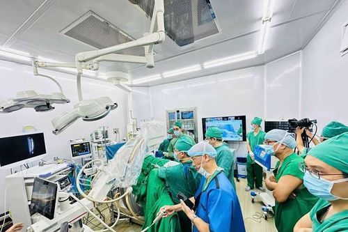 Trình diễn phẫu thuật trực tiếp 6 ca bệnh thận - tiết niệu tại Hội nghị VUNA-HUNA 2025