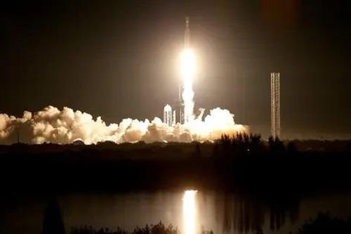 Xem SpaceX phóng tàu vũ trụ tuyệt mật của Mỹ lên quỹ đạo