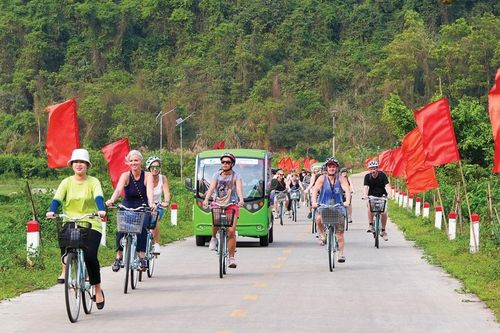 Viên ngọc xanh giữa lòng Cát Bà