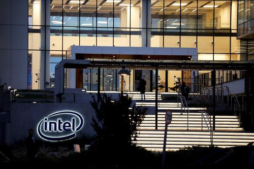 Ông Trump chính thức mở ra đường thoát cho Intel
