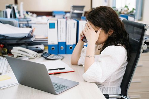 U30 Singapore chìm trong nợ nần