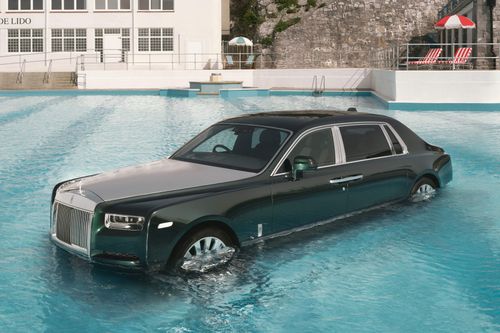 Rolls-Royce tái hiện màn 'chơi ngông' của tay trống ban nhạc rock