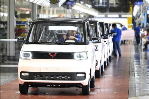 Cổ phiếu nhà phân phối xe điện Wuling bị cảnh báo