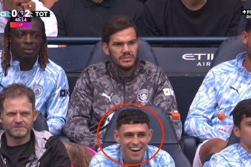 Foden cười tươi khi Man City thua 2 bàn