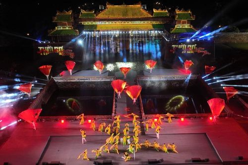 Chương trình nghệ thuật chính luận 'Thời cơ vàng' tại đầu cầu Huế