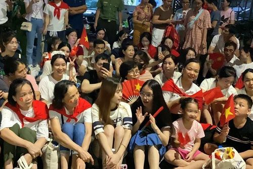 Hướng dẫn di chuyển đi xem tổng hợp luyện diễu binh, diễu hành tối 24.8