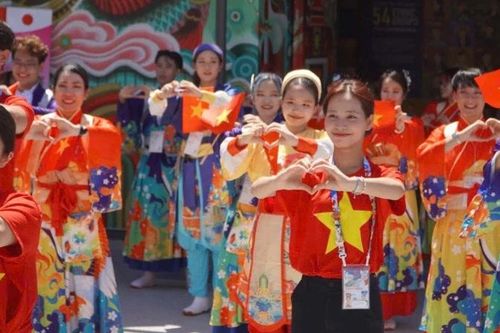 Gần 100 vũ công Yosakoi Việt Nam biểu diễn tại EXPO 2025