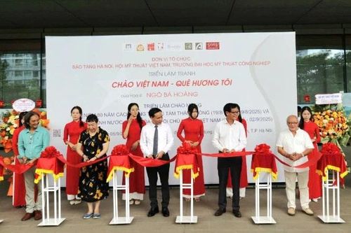 Triển lãm tranh 'Chào Việt Nam - Quê hương tôi' của họa sĩ Ngô Bá Hoàng
