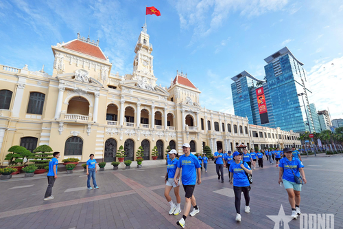 TP Hồ Chí Minh: Hơn 1.800 người 'Đi bộ hữu nghị'