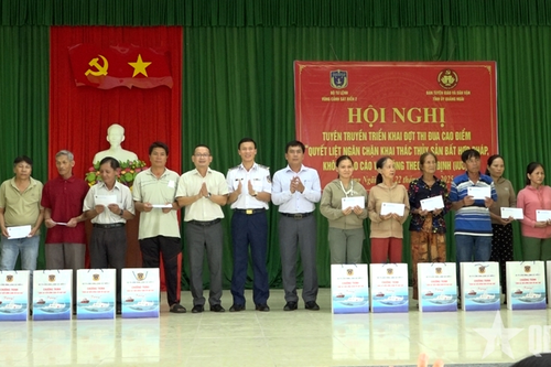 Vùng Cảnh sát biển 2 đồng hành với ngư dân và đồng bào dân tộc, tôn giáo tỉnh Quảng Ngãi