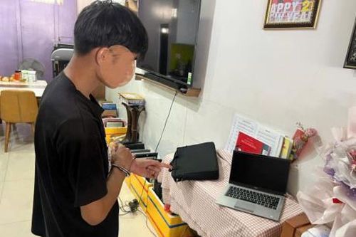 Bắt đối tượng chuyên 'khoắng' laptop tại ký túc xá