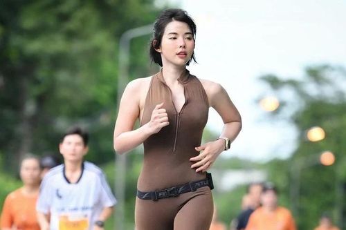'Hot girl cô giáo' với đam mê chạy bộ khiến cộng đồng mạng dậy sóng